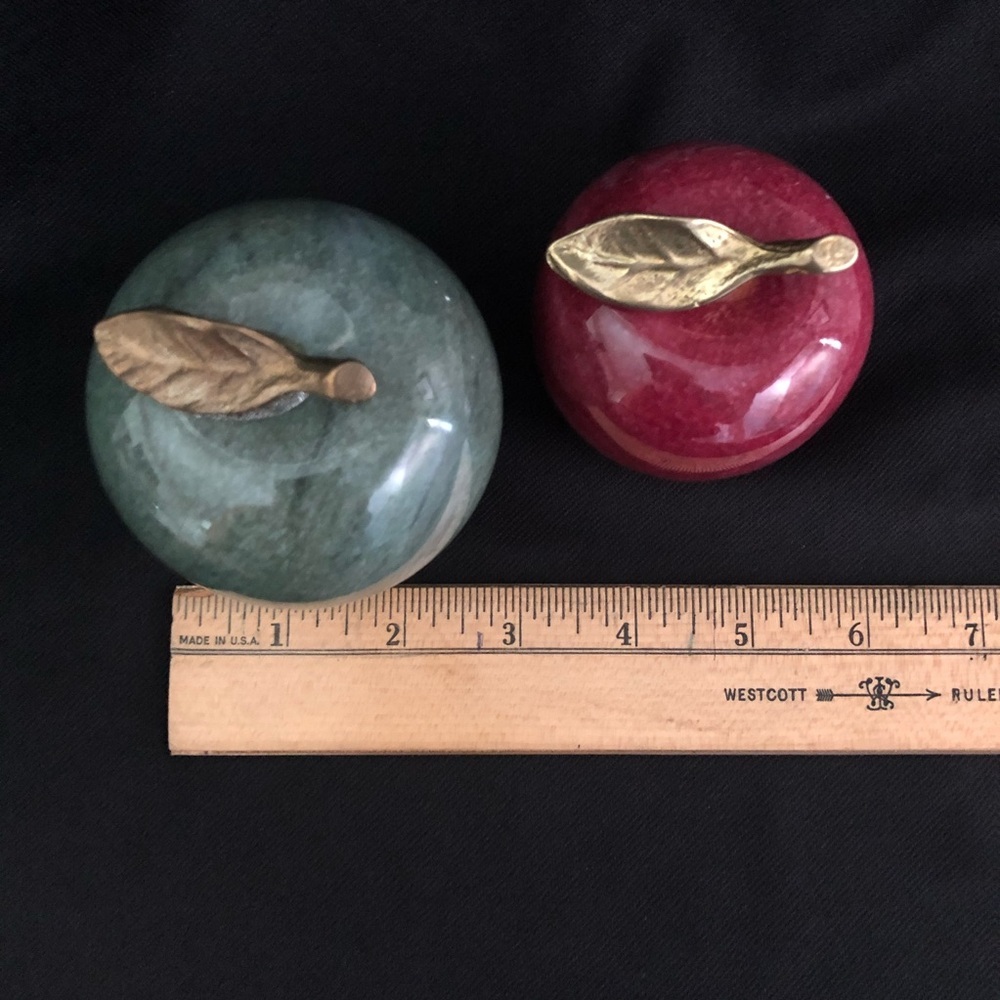Vintage Stone Marble Alabaster Apples Paperweights with Brass Leaves - Picture 7 of 9
